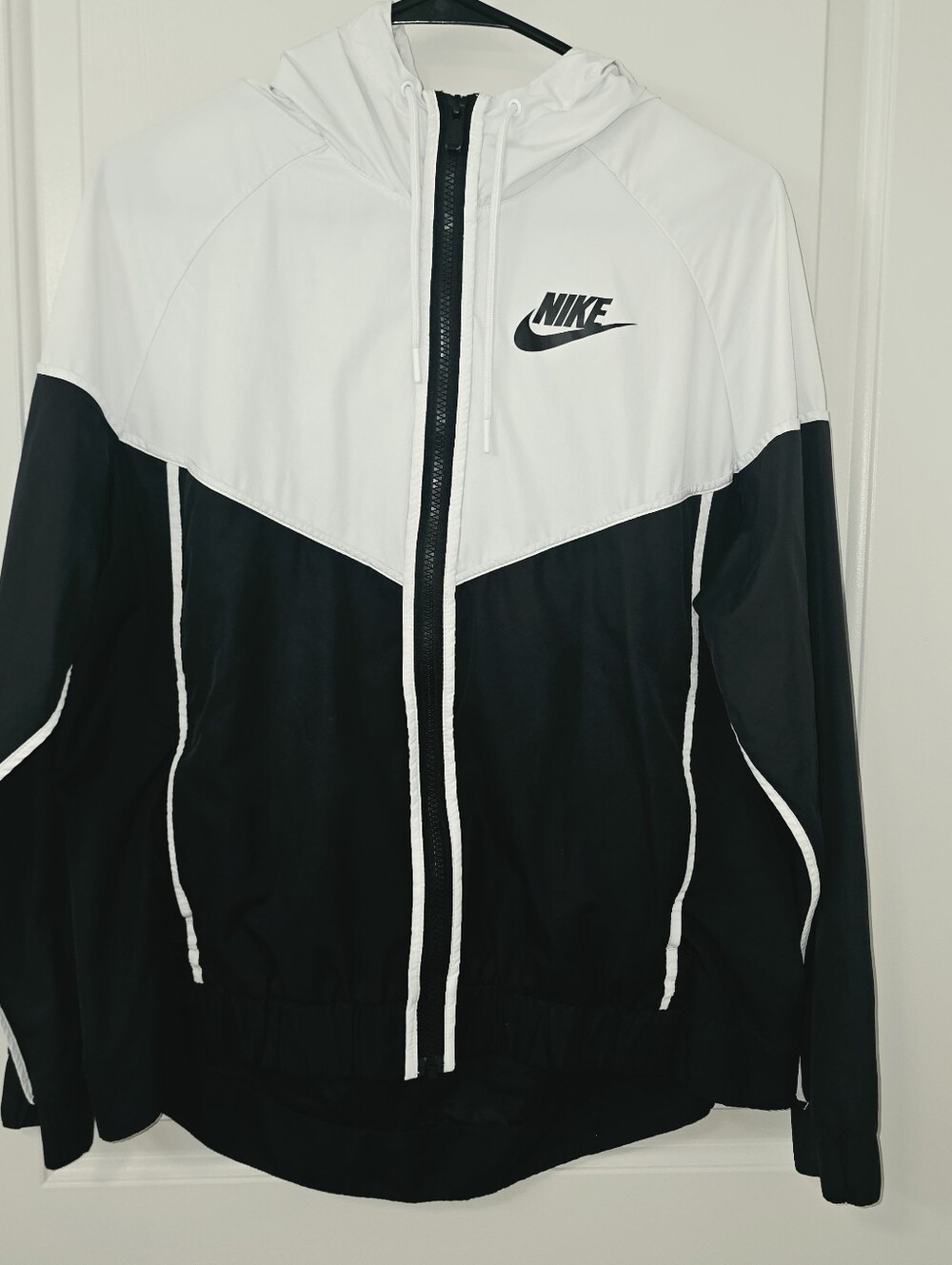 Nike Sportswear Windrunner women's windbreaker size Large